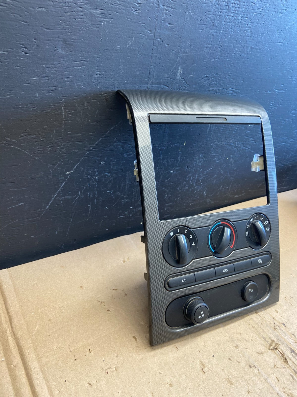 2004 to 2008 Ford F150 Radio Climate Dash Bezel Surround Black ab8940 DG2