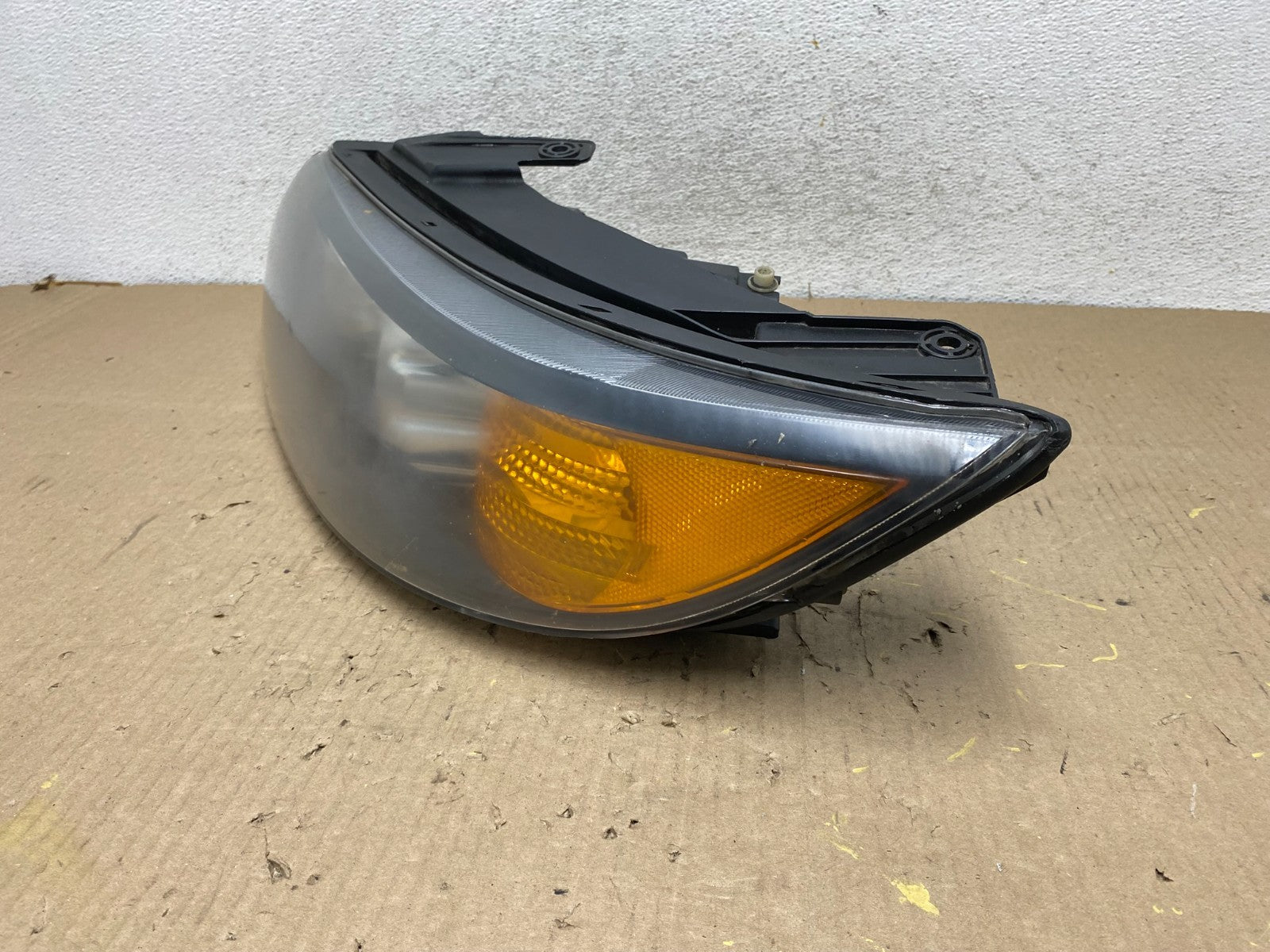2011 to 2013 Kia Sorento Left Driver LH Side Headlight Halogen AG8071 DW2