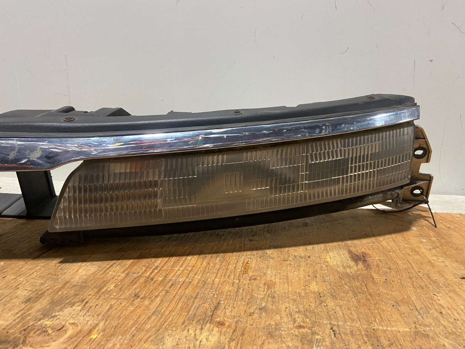 1993 to 1996 Lincoln Mark VIII Front Headlight Header O72621