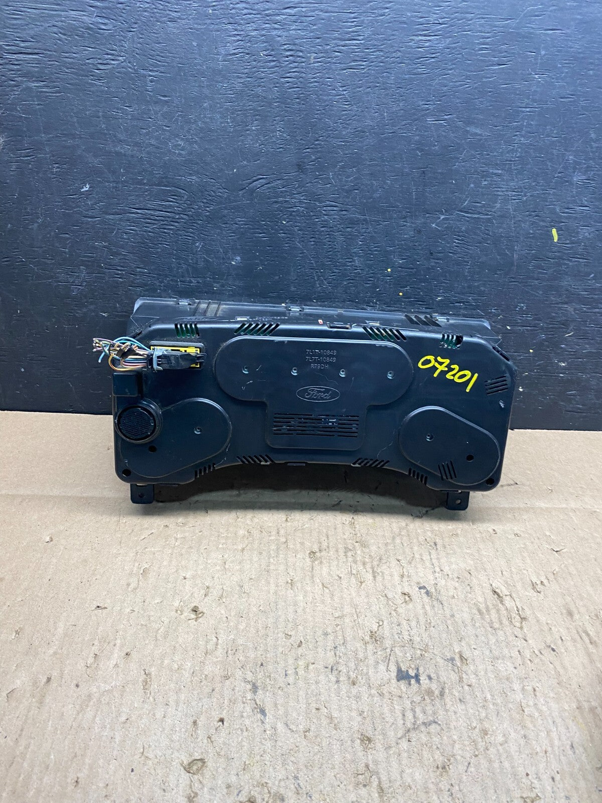 2007 to 2008  Lincoln Navigator Speedometer Gauge Cluster O7201 DG4