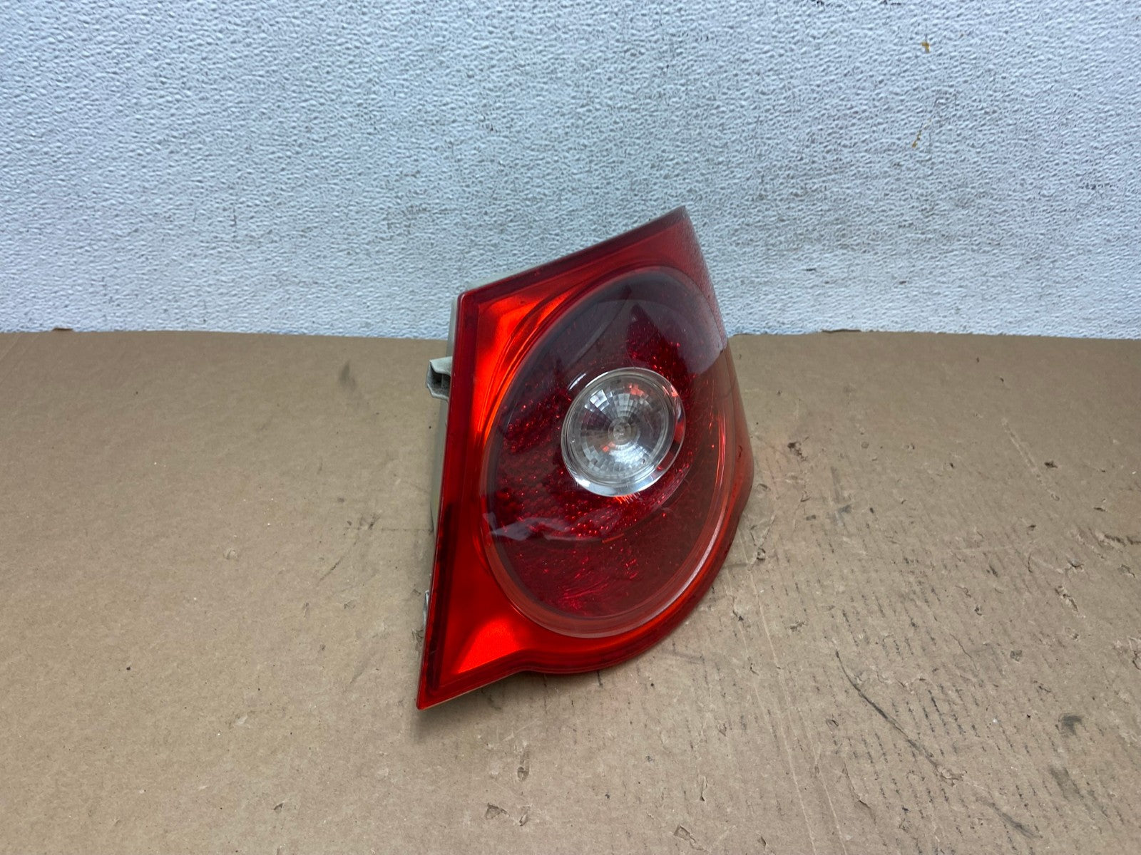 2005 2006 2007 Volkswagen Jetta Right Passenger Rh Side Tail Light AD8019 LK2