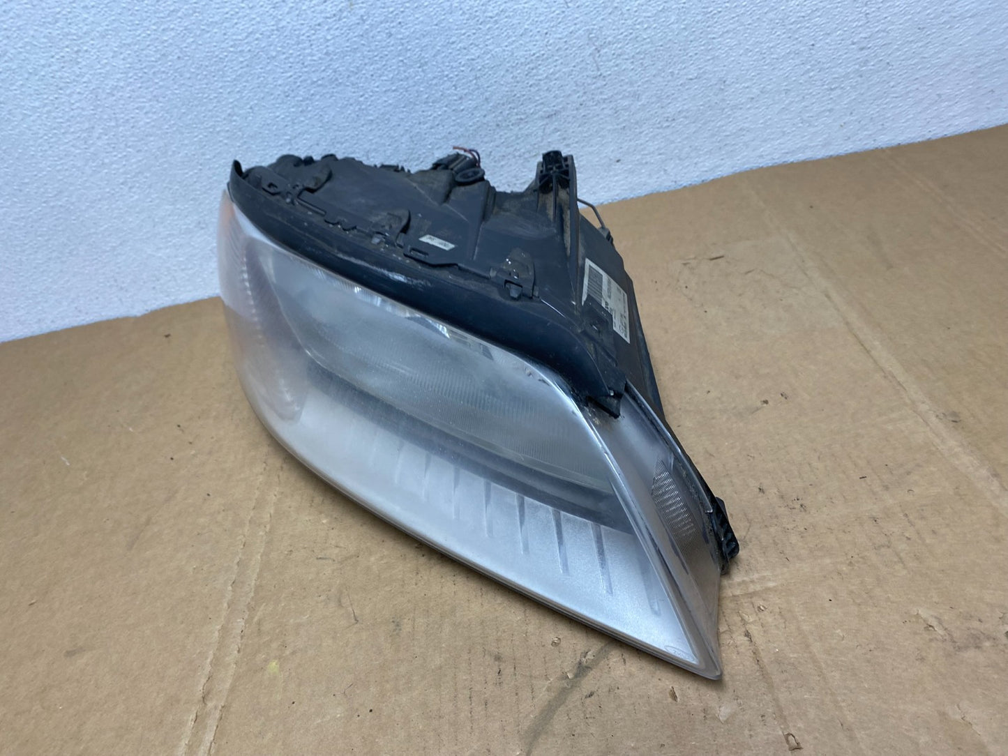 2008 to 2013 Volvo XC70 V70 S80 Right Passenger Side Halogen Headlight AC8453 DW1