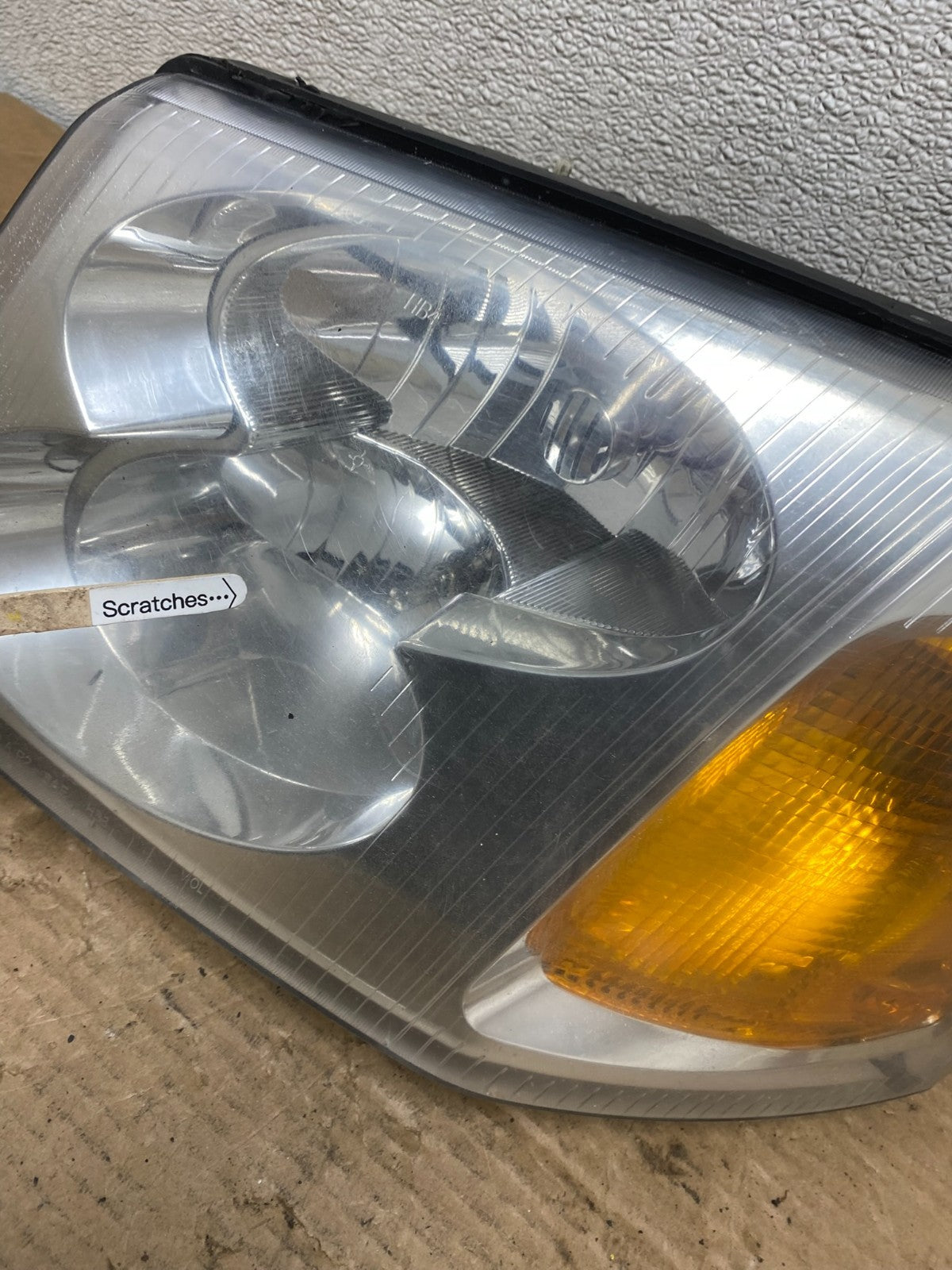 2002 to 2009 Gmc Envoy Left Driver Lh Side Headlight Halogen Oem Z1552 PS3