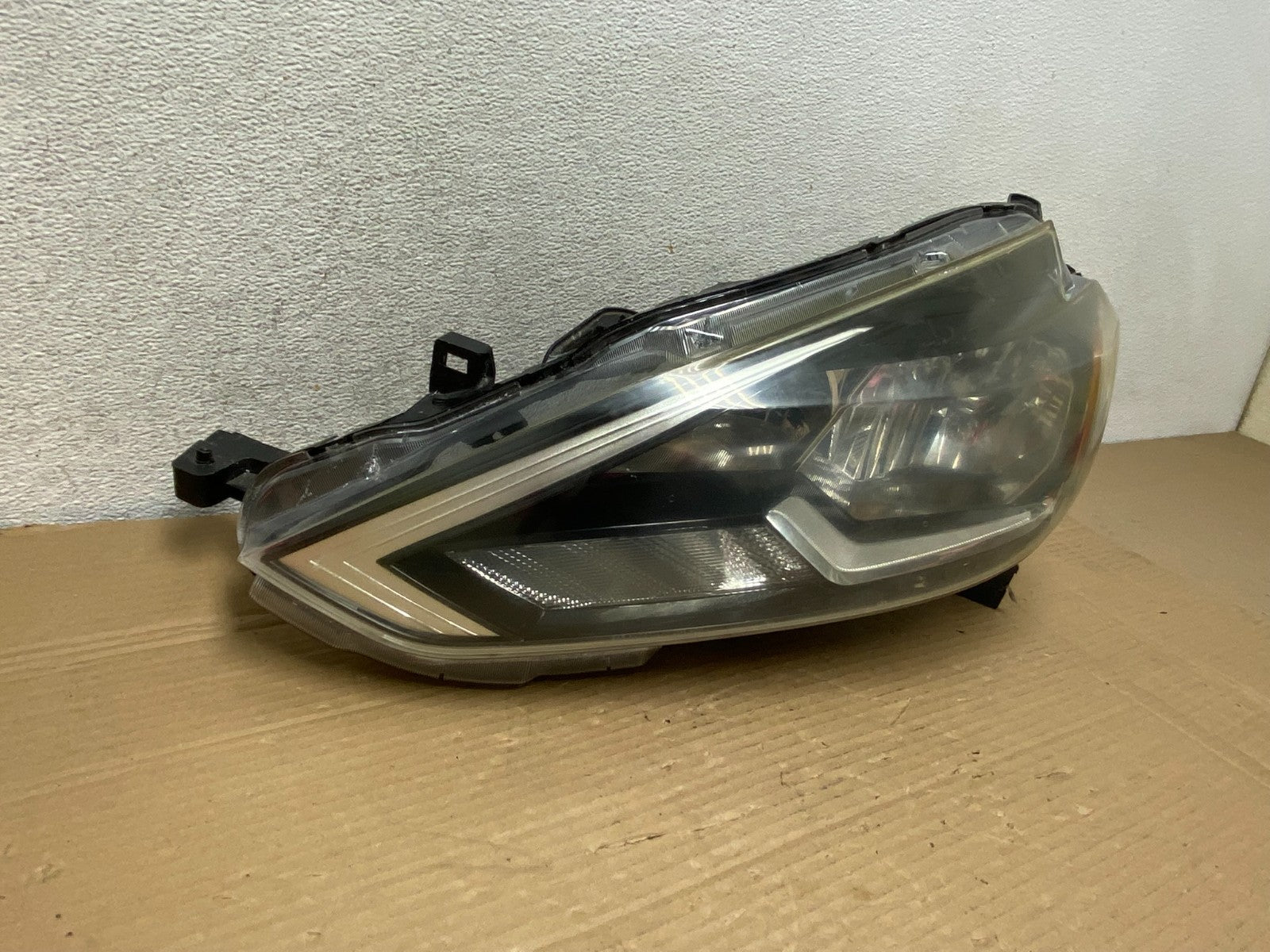 2016 2017 2018 Nissan Sentra Front Left Driver LH Halogen Headlight AG8957 DW1