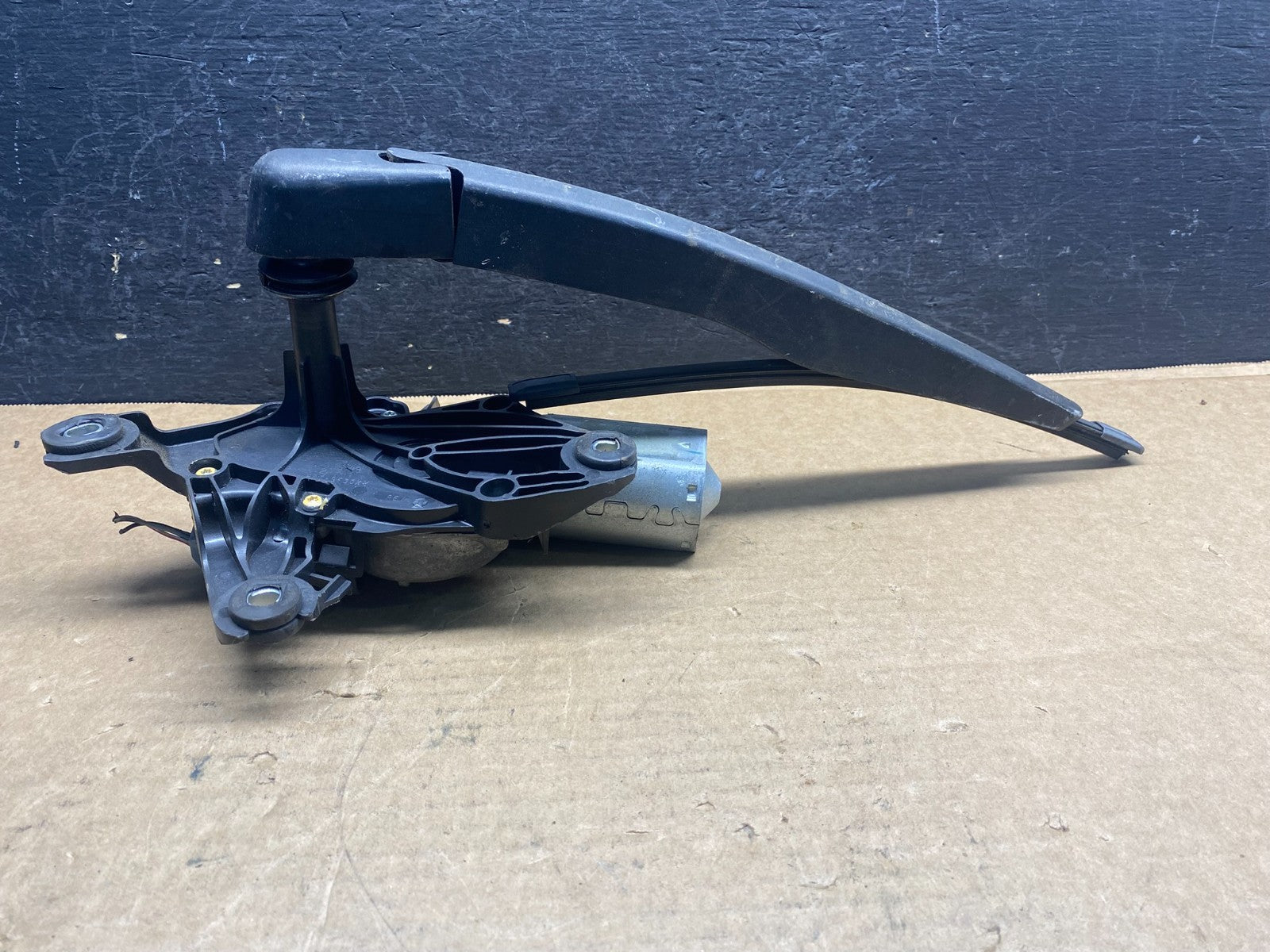 2013 to 2019 Ford Escape Rear Windshield Wiper Motor AF66621