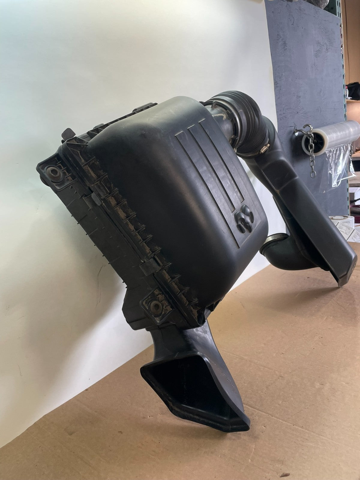 2009-2018 Dodge Ram 1500 4.7L V8 Air Intake Cleaner Filter Box AG3027 DG2