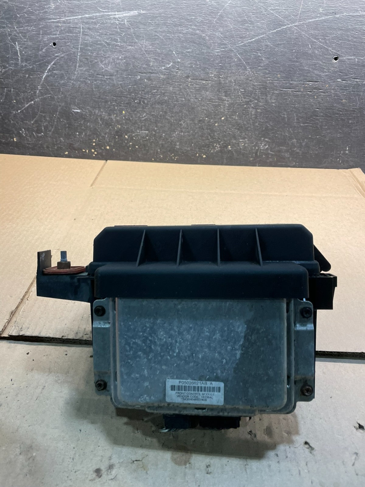 2005  Dodge Charger Magnum  Fuse Box Body Control Module BCM v6721 DG2