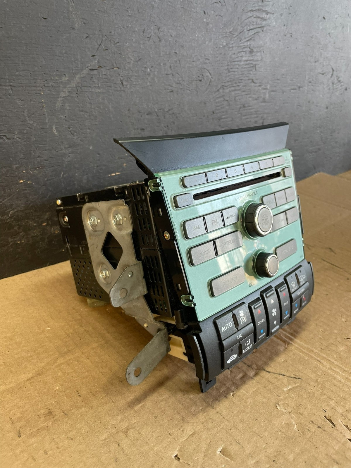 2009 to 2011 Honda Pilot AM FM CD Audio Radio Player Climate Control ac4885 DG1