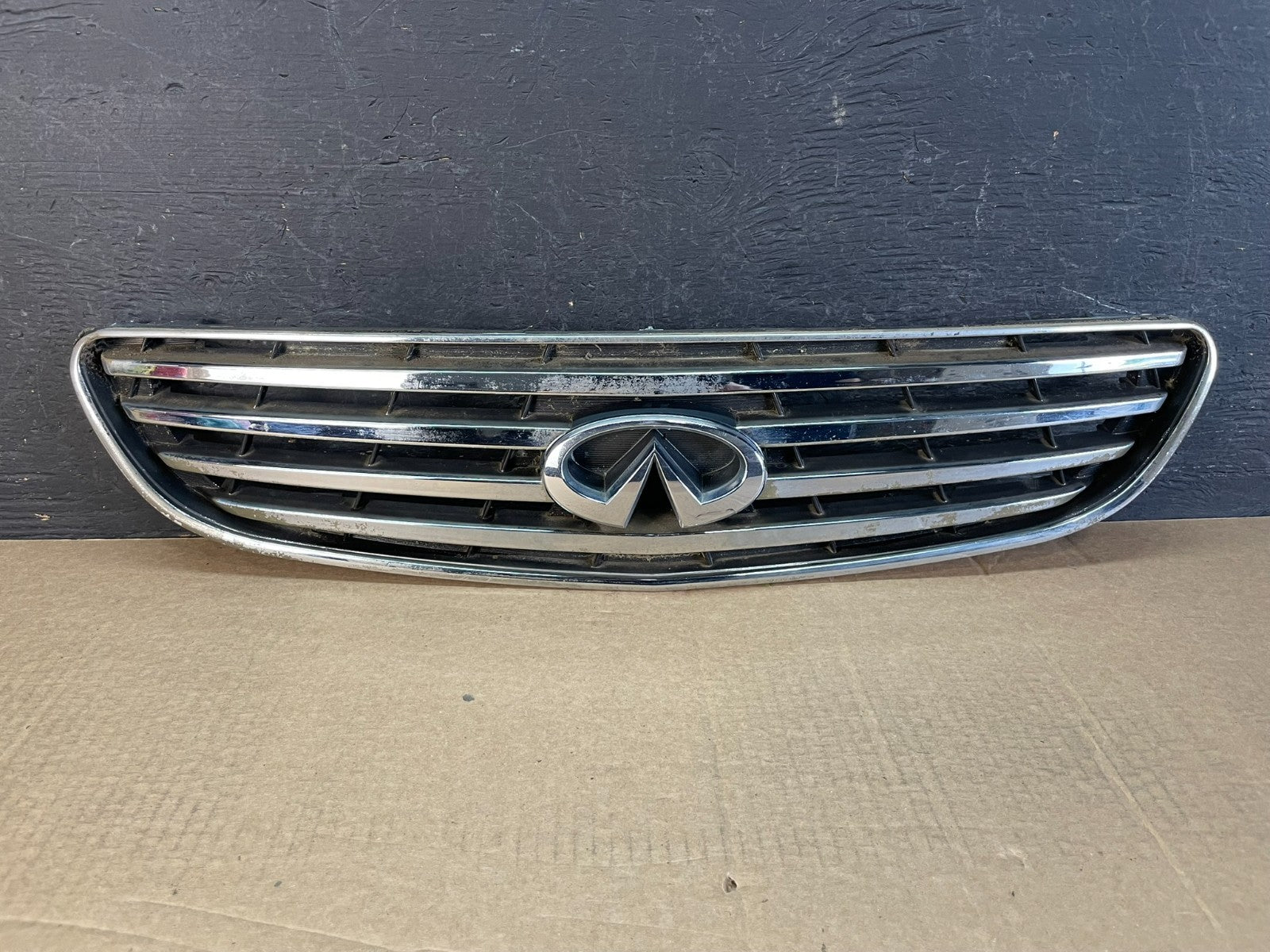 2002 2003 2004 Infiniti I35 Sedan Front Upper Grill Grille AF51940