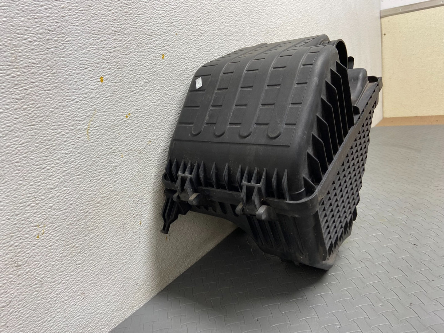2013 to 2015 Hyundai Santa Fe Sport Air Box Cleaner 28110-4z250 OEM A52562