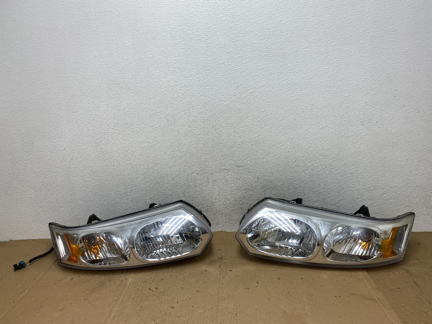 2003 to 2007 Saturn Ion Halogen Headlights Left+Right Side AE9219 DW0