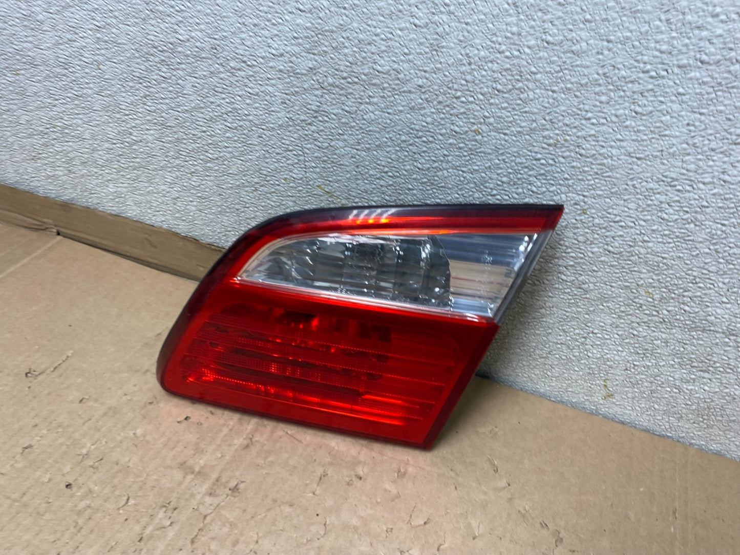 2000-2001 Infiniti i30 Right Passenger Rh Side Tail Light Inner U8364 DW1