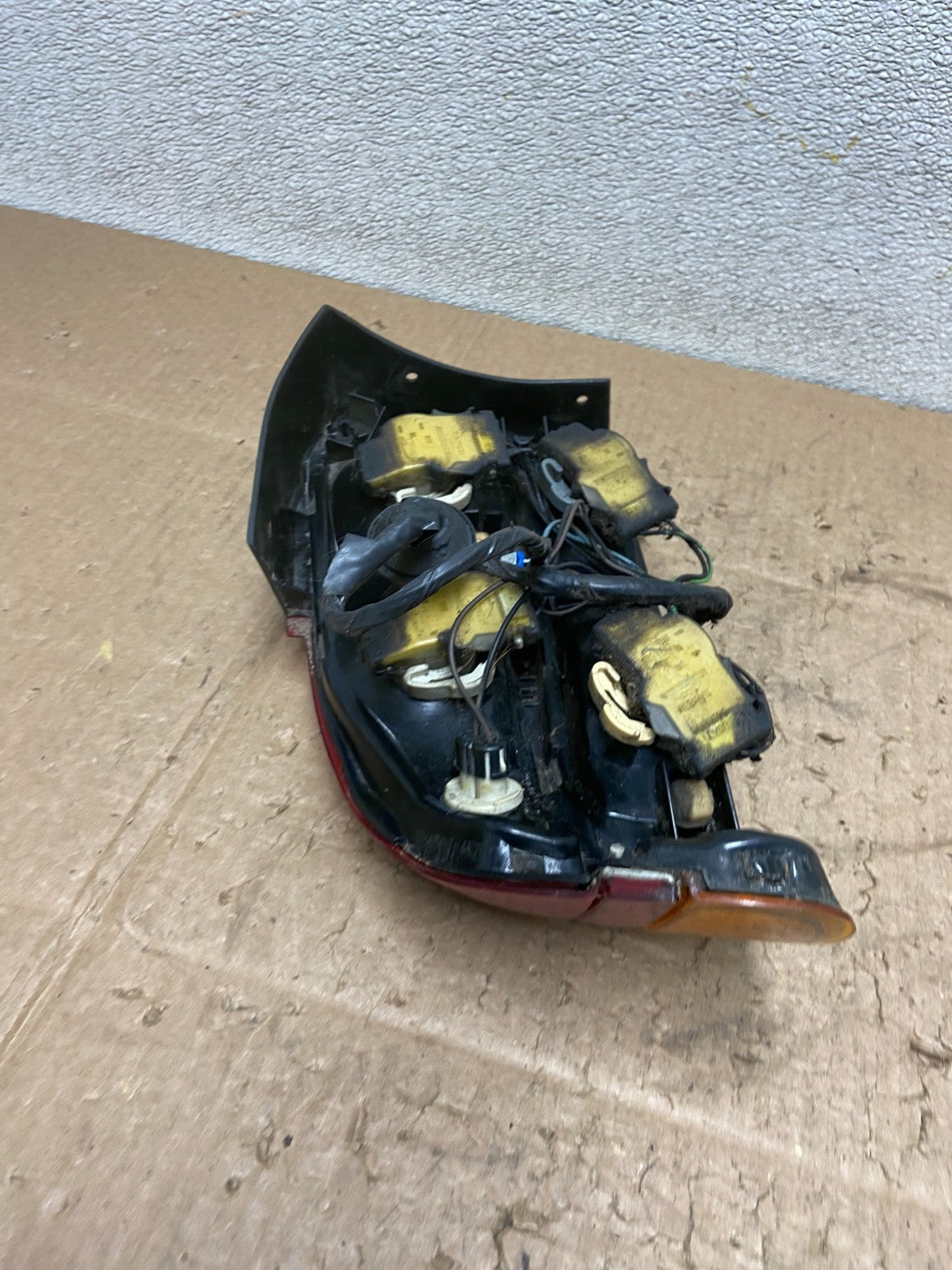 1993 - 1995 Saturn SL S-Series Right Passenger RH Side Tail Light OEM Z0914 DW4