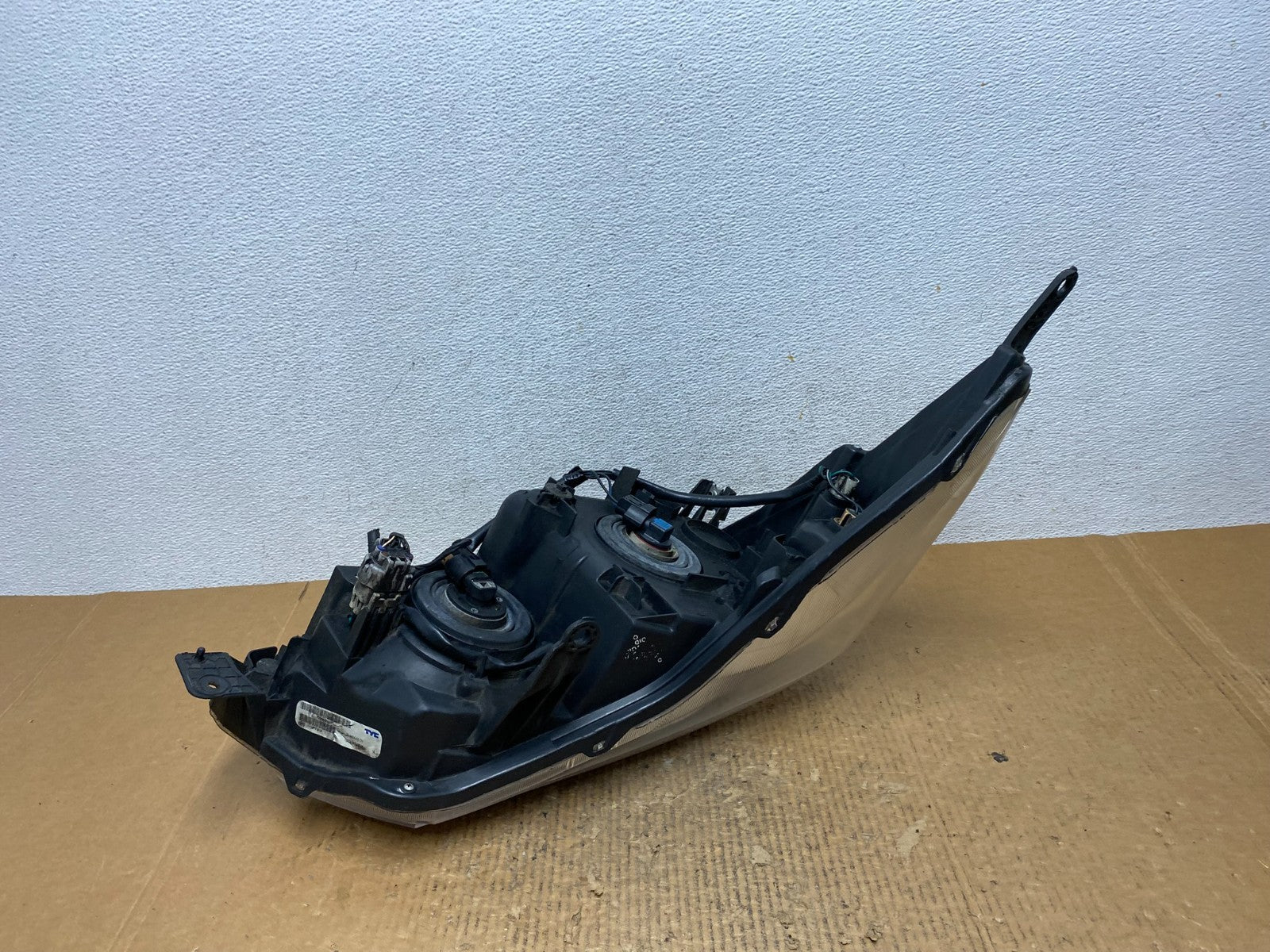 2014 to 2016 Subaru Forester Left Driver LH Headlight Halogen TYC AE2706 DW5