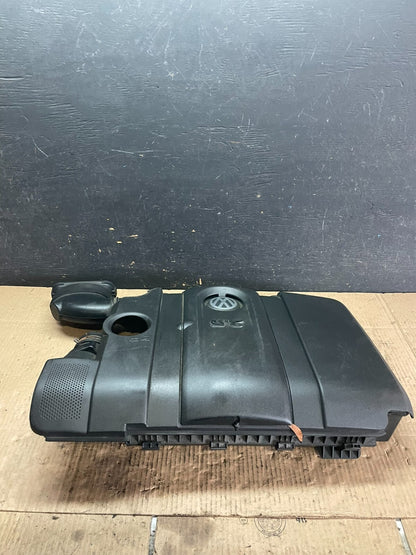 2005 to 2008 Volkswagen Jetta Beetle 2.5L Passat Engine Cover 07k129601G M9118 D1