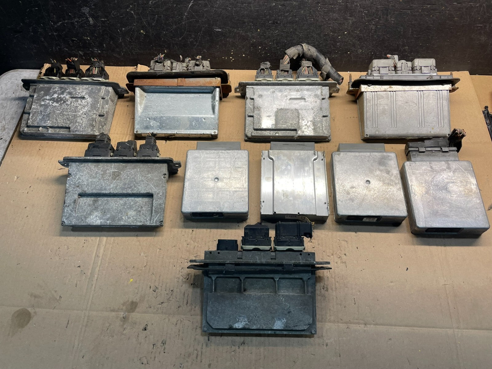 Mix of 10 Ford ECM Engine Computer Module V1831 PS1