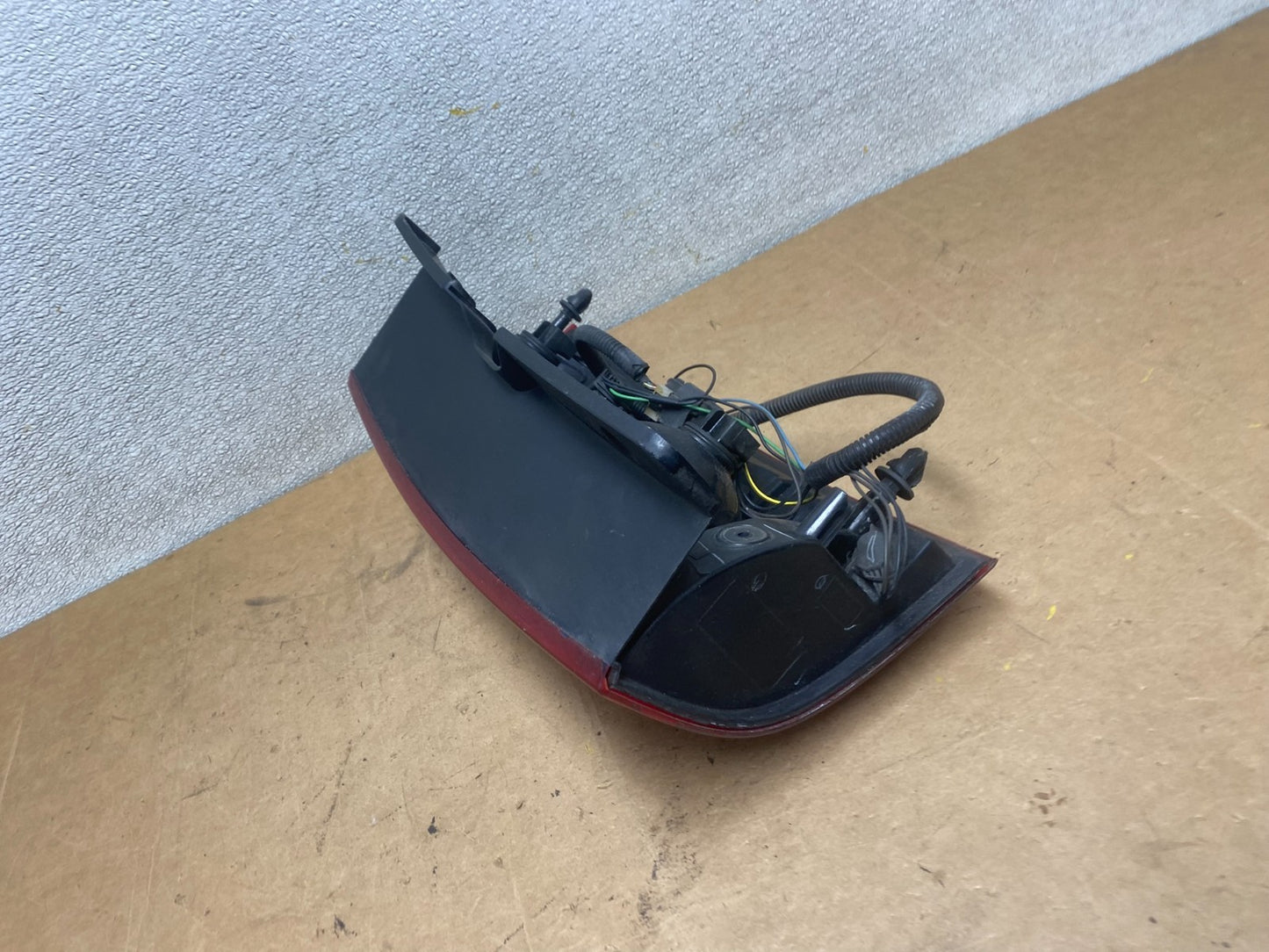 2008-2014 Chevrolet Tahoe Suburban Driver Lh Left Side Tail Light X5351 DW7