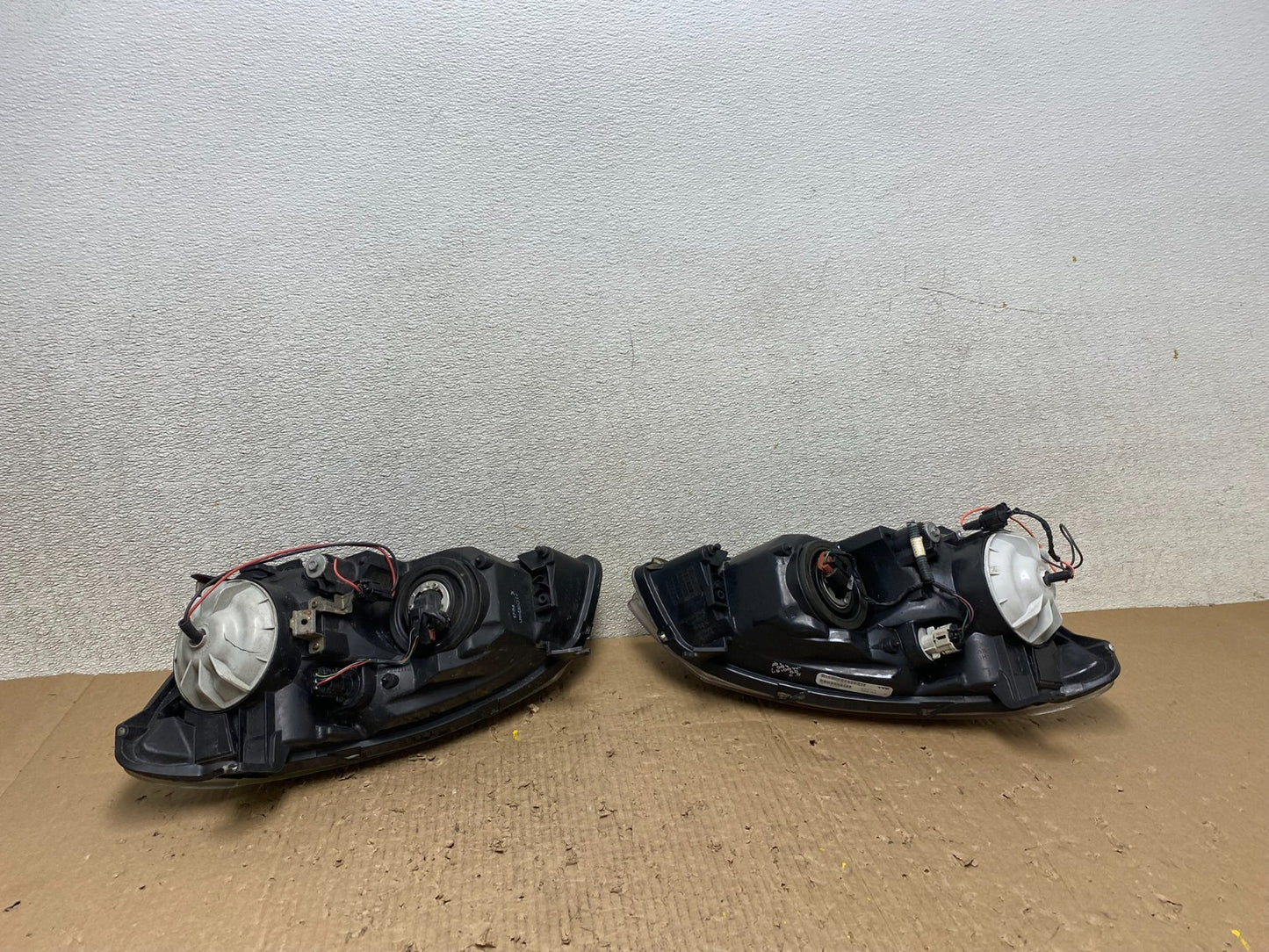 2005 to 2006 Nissan Altima Left+Right Side Set Halogen Headlights TYC T7936 DW9