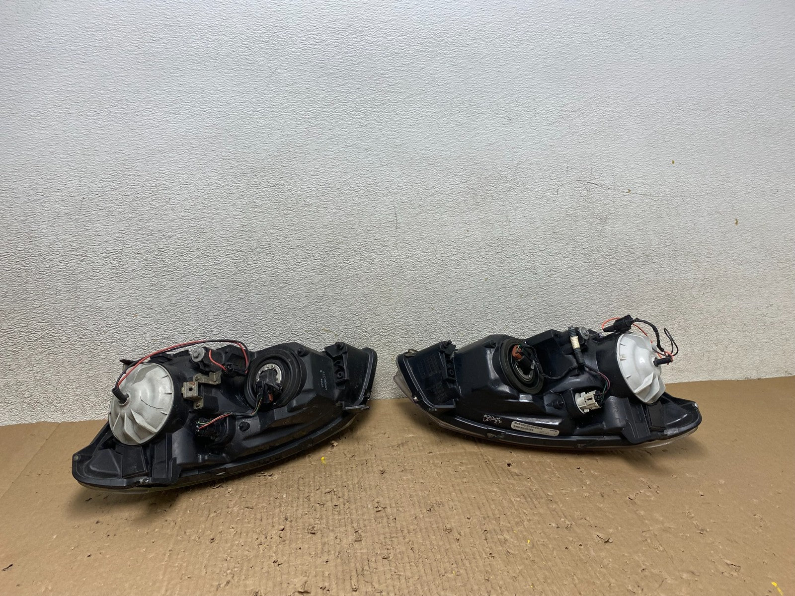 2005 to 2006 Nissan Altima Left+Right Side Set Halogen Headlights TYC T7936 DW9