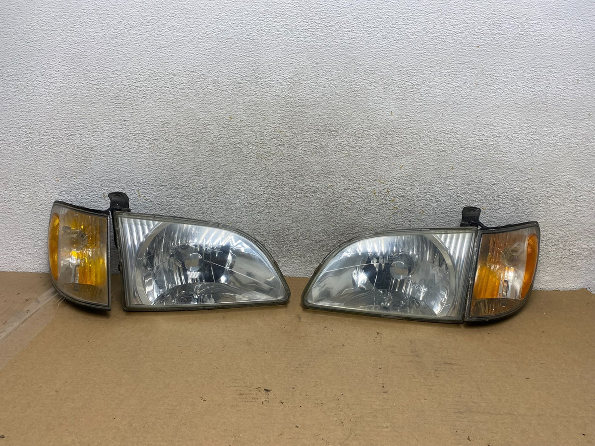2001 2002 2003 Toyota Sienna Left+Right Side Set Headlights Halogen AH4414 DW0