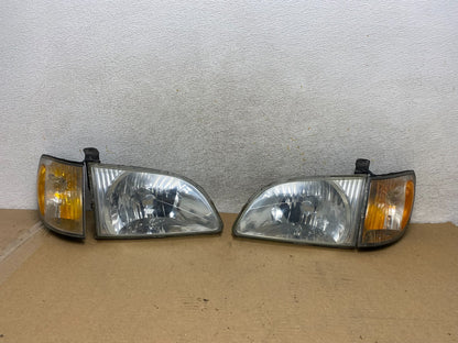 2001 2002 2003 Toyota Sienna Left+Right Side Set Headlights Halogen AH4414 DW0
