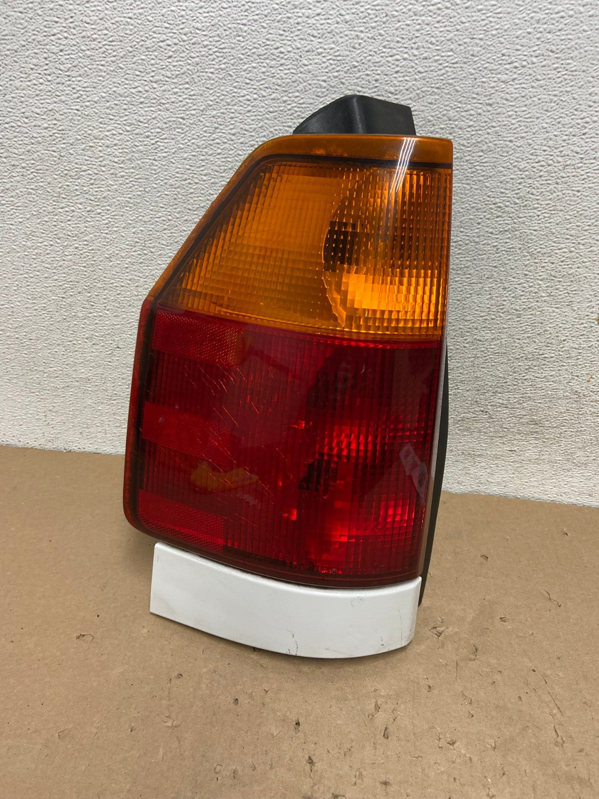 2002 to 2009 Gmc Envoy Left Driver Lh Side Tail Light AG4160 LK0