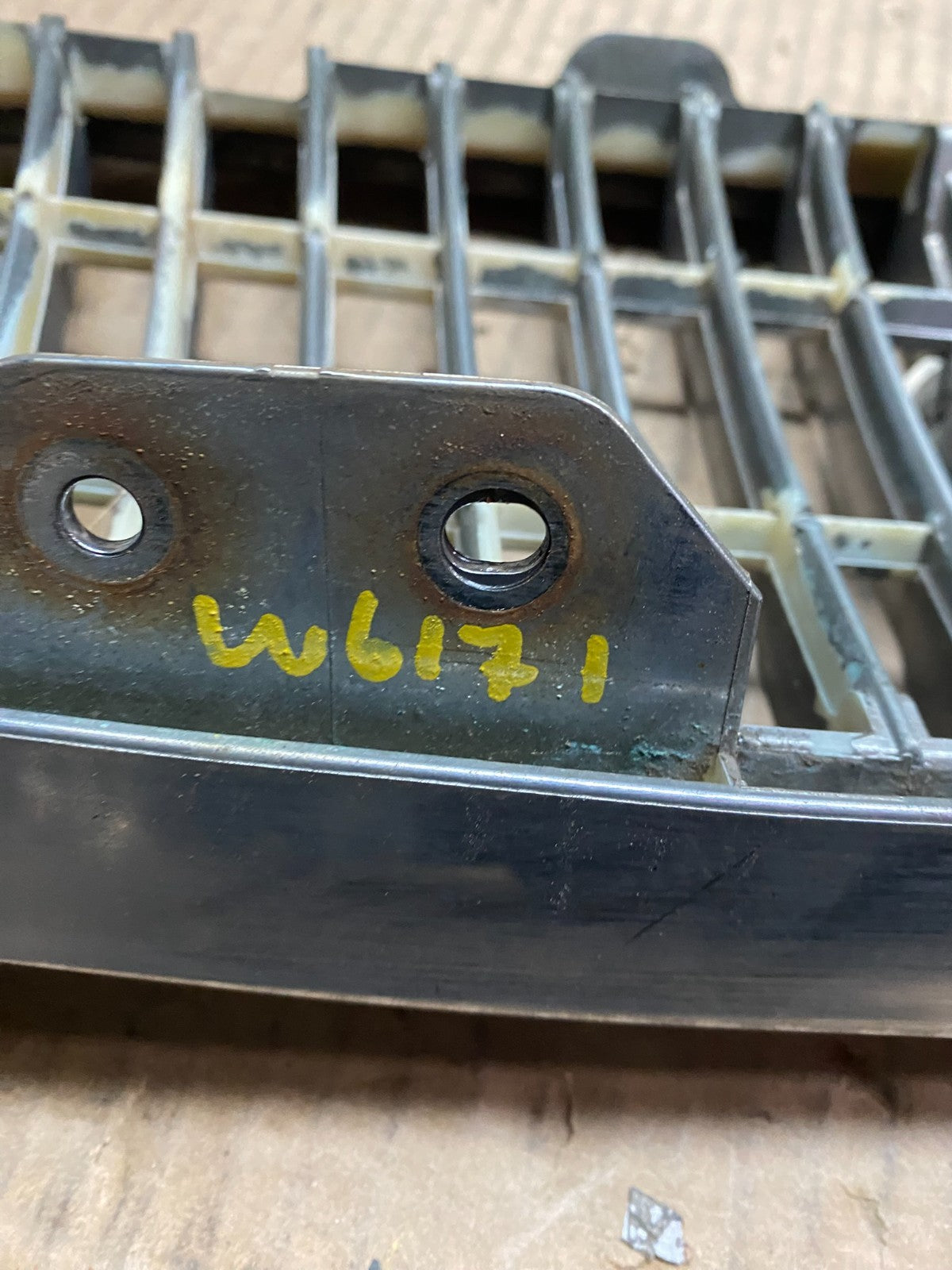 1998 to 2005 Lexus GS300 Front Upper Chrome Grill Grille OEM W6171 DG7