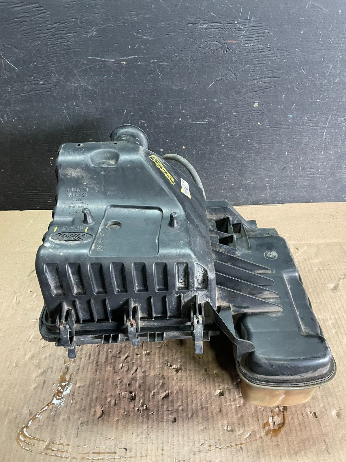 2009 to 2010 Ford Expedition Air Intake Cleaner Box Coolant Bottle M8972 DG5