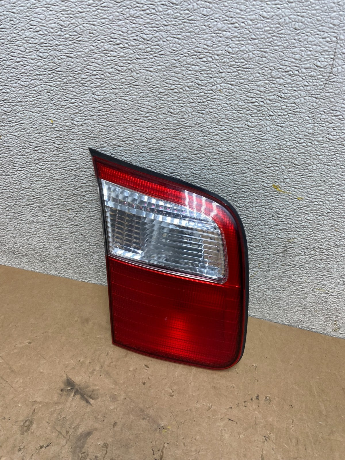 2001 2002 Subaru Forester Left Driver Inner Lid Mounted Tail Light Z7947 DW0