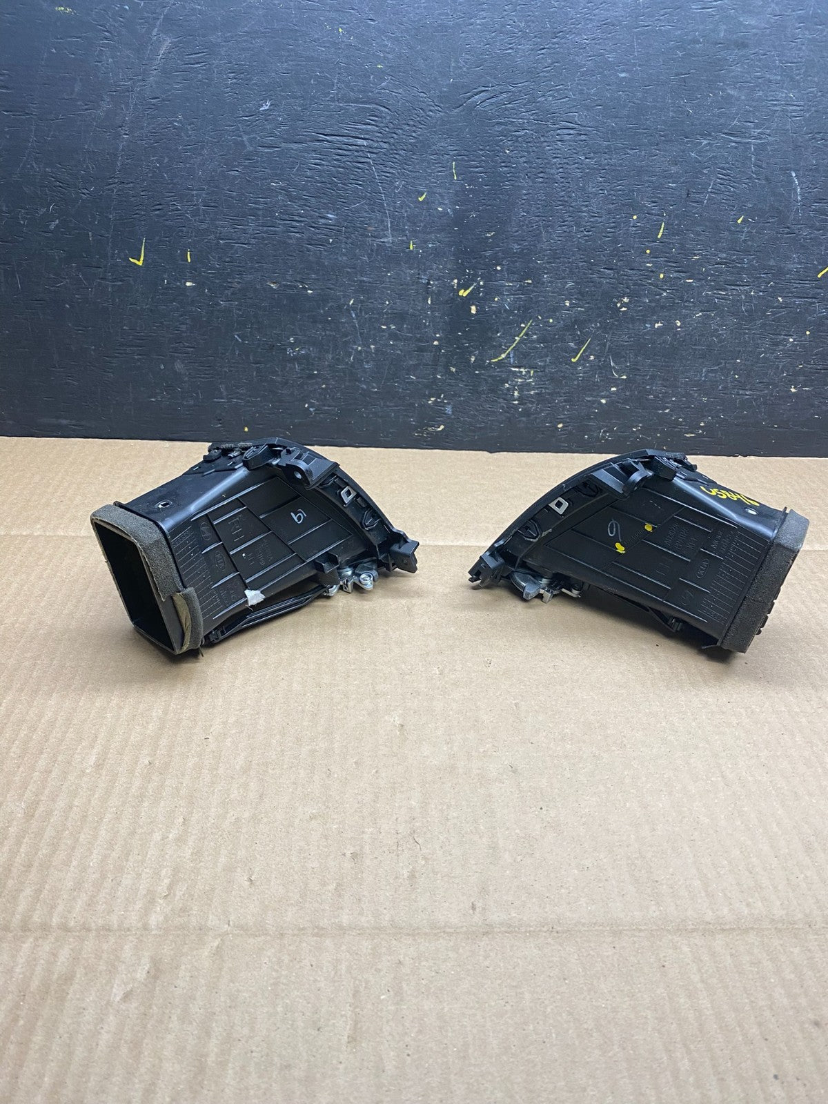 2014 2015  Kia Sorento Front Dash Left+Right Set Side A/C Air Vent U5846 DG4
