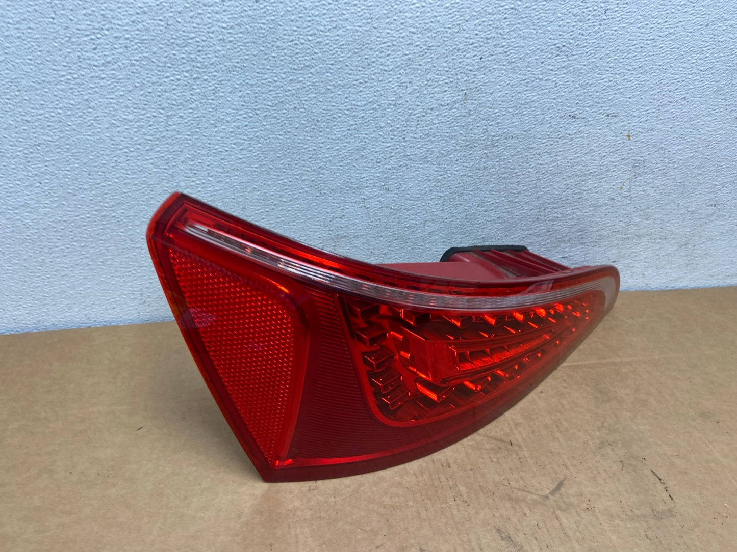 2009 to 2012 Audi Q5 Left Driver LH Side Tail light AD5437 LK2