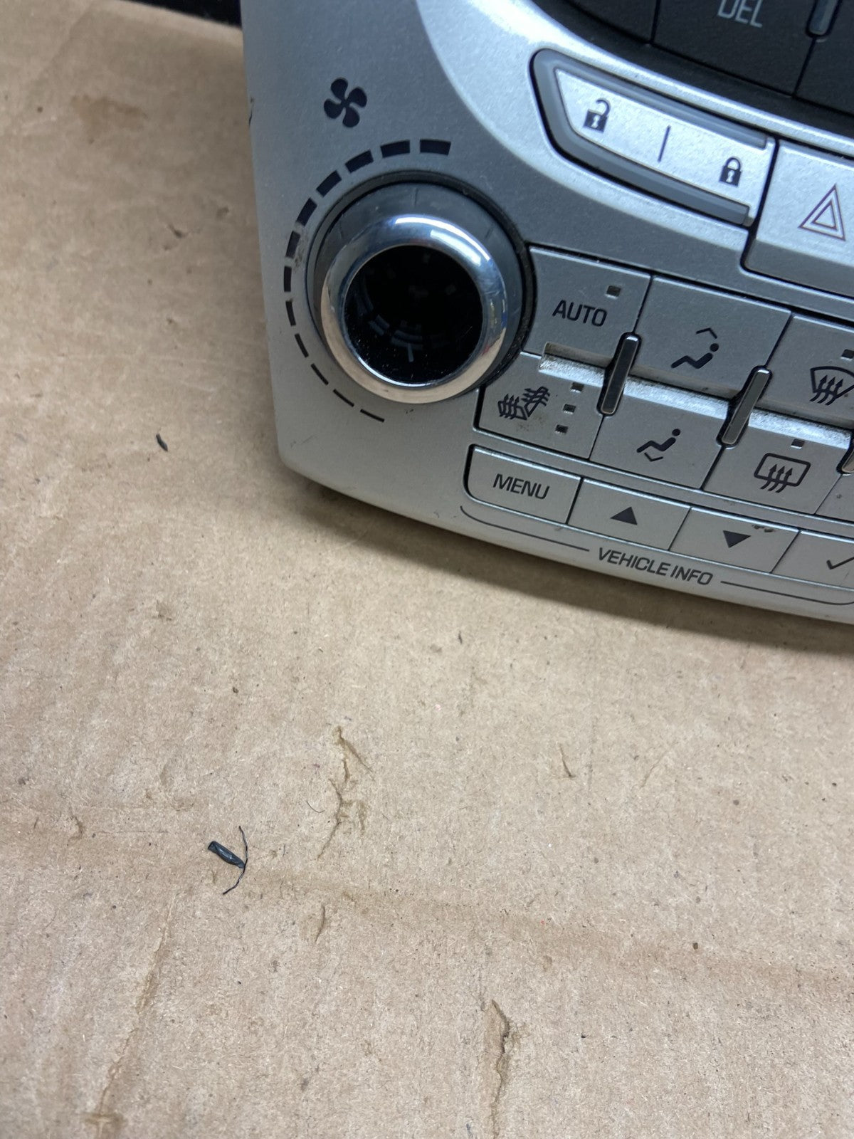 2010-2011 Chevrolet Equinox Radio Face Climate Control Panel Bezel Y5252 DG1