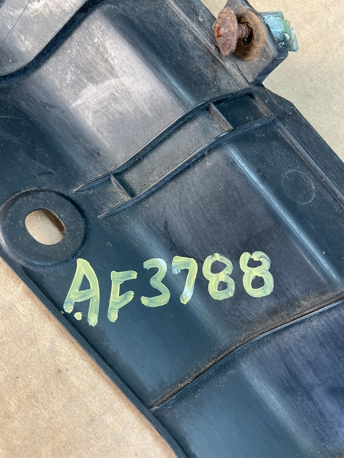 2008 to 2012 Hyundai Veracruz Front Upper Radiator Molding AF37885