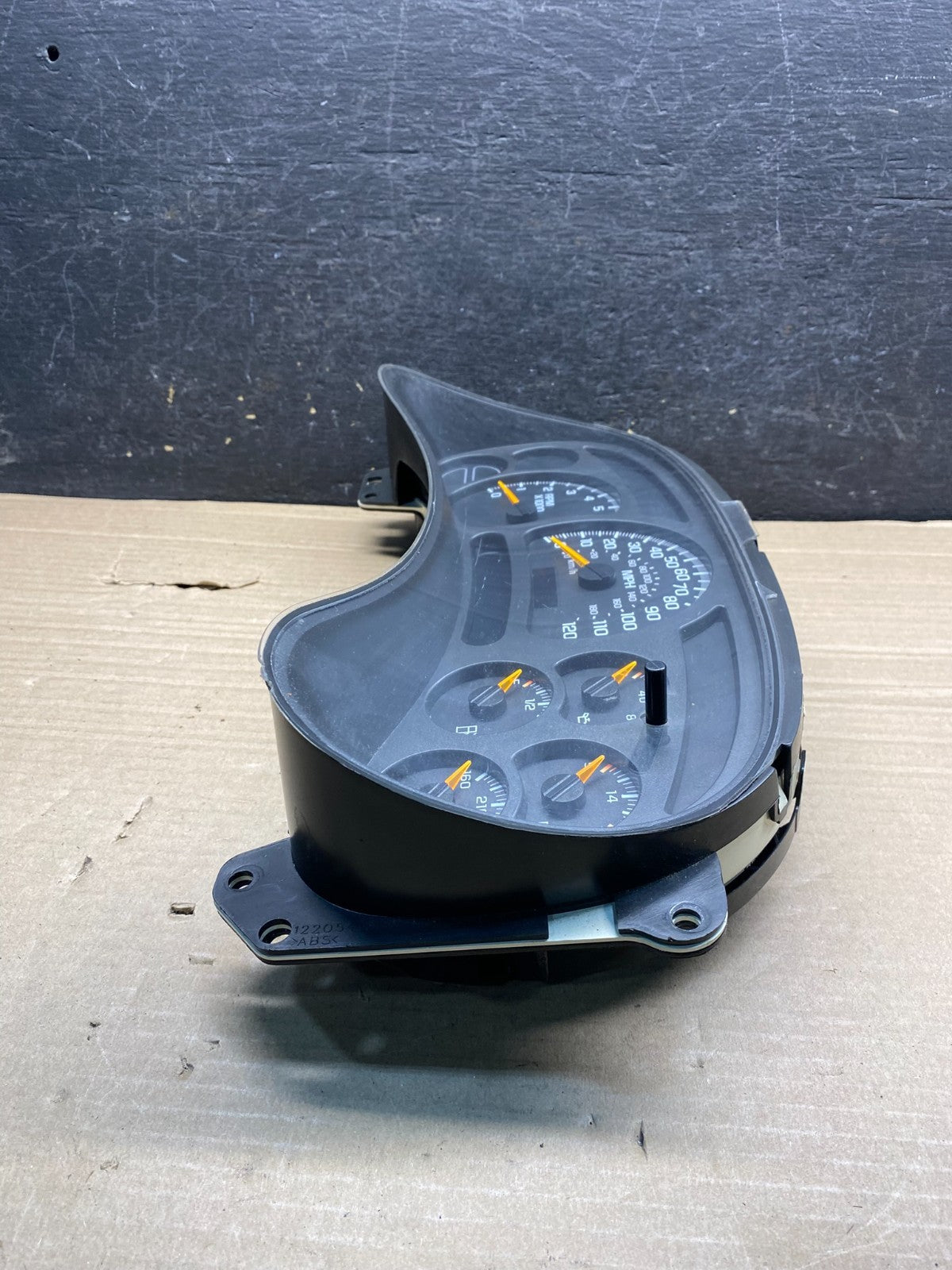 2003 to 2006 Chevrolet Silverado Speedometer Instrument Cluster AH9936 DG2