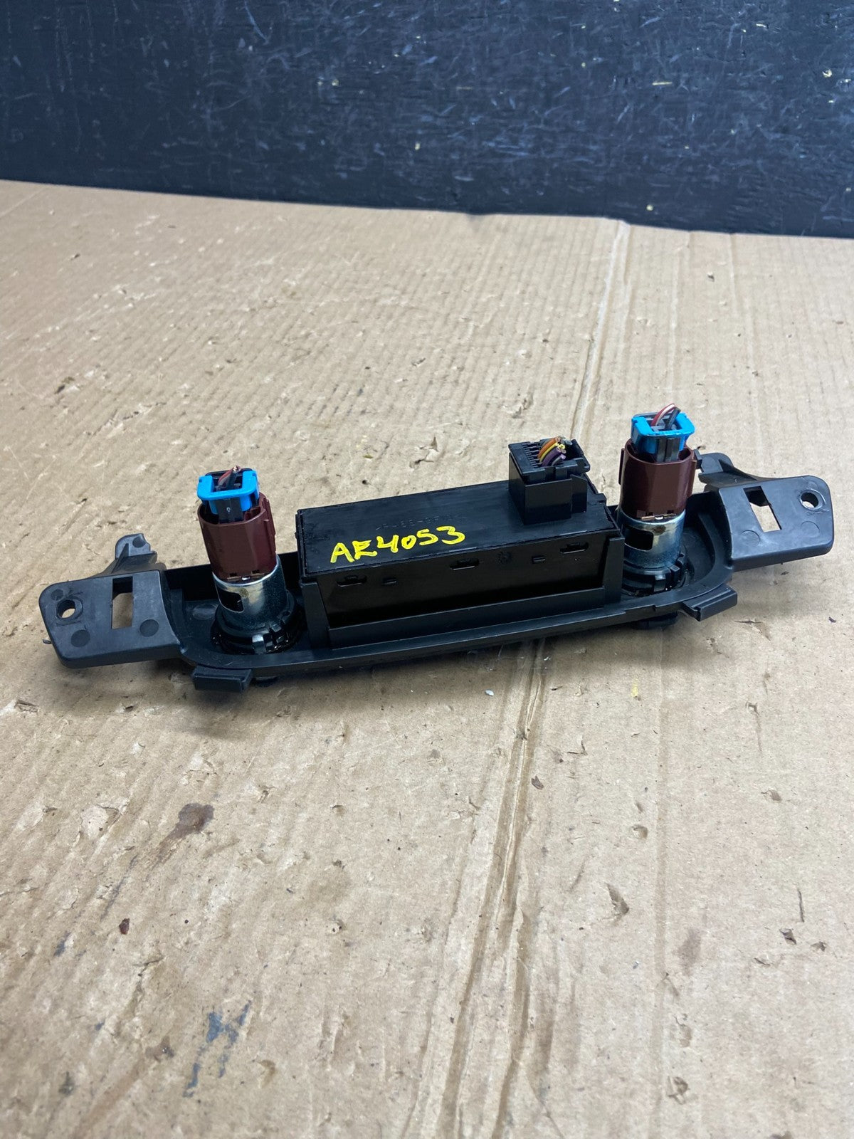 2007 - 2014 Chevrolet Tahoe Yukon Pedal Traction Control Switch ae4053 DG6
