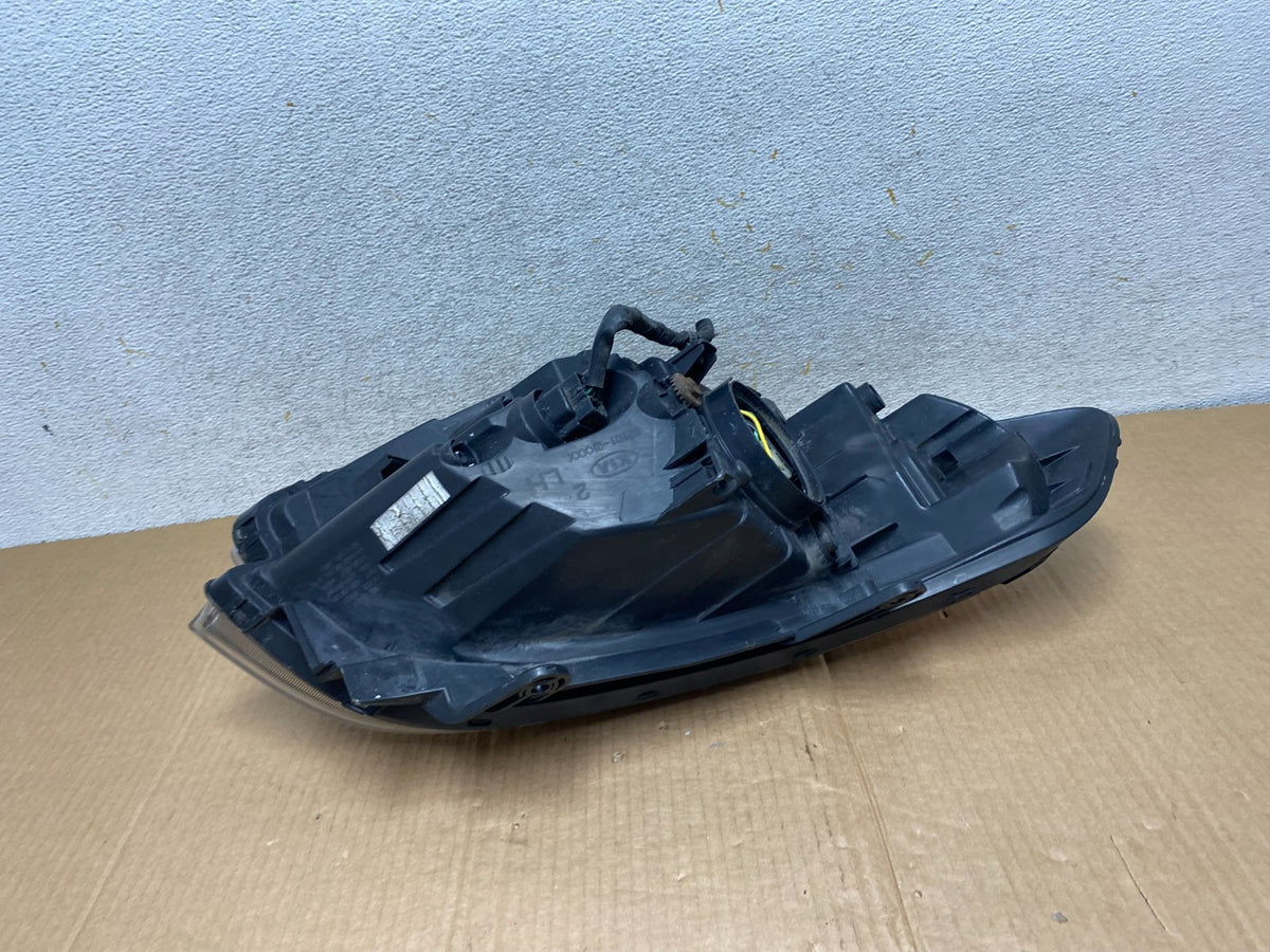 2010 - 2011 Kia Soul Left Driver LH Headlight Halogen AI5725 DW6