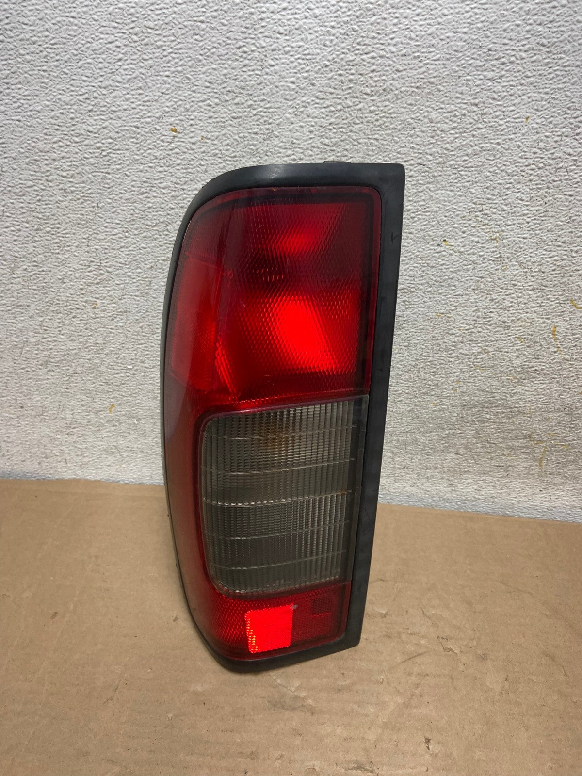 1998 1999 2000 Nissan Frontier Left Driver LH Side Tail light AH9403 LK0