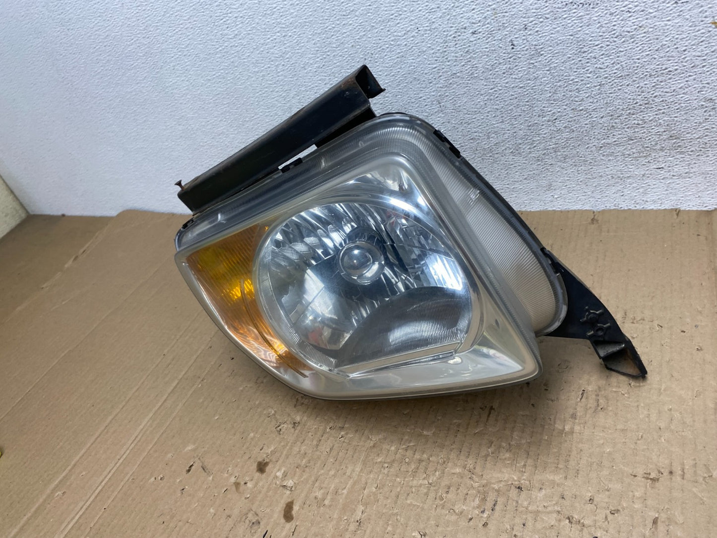 2003 to 2006 Honda Element Right Passenger Rh Side Headlight AE9038 DW1