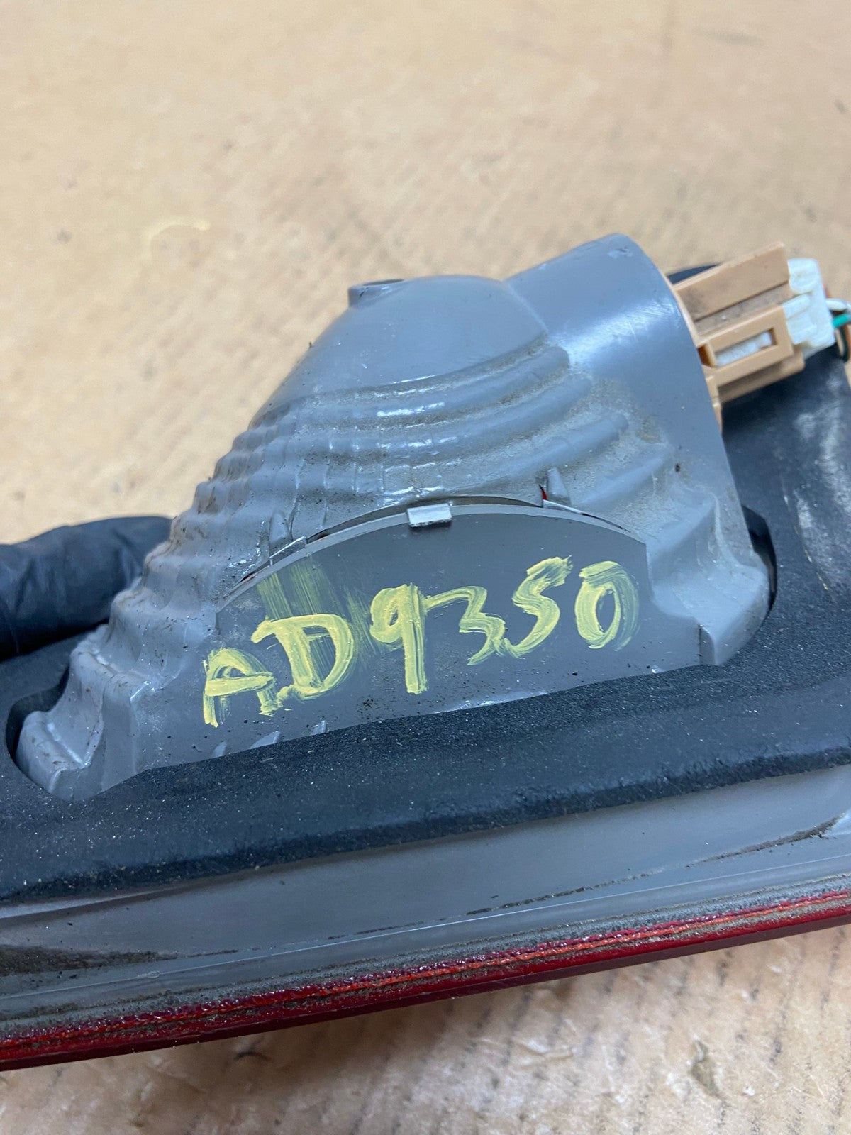 2000-2001 Toyota Camry Tail Light Left Driver LH Side Inner AD9350 LK6