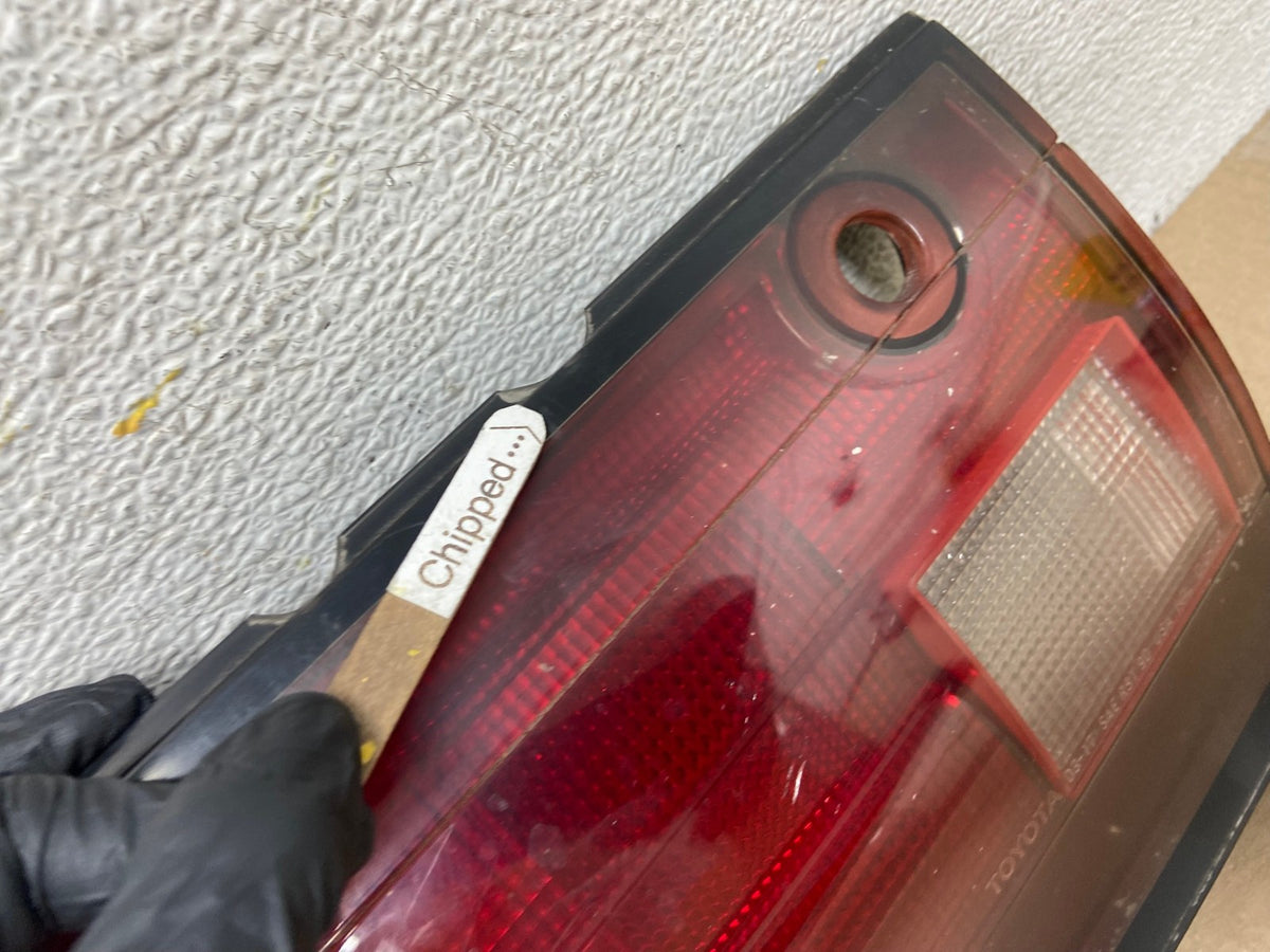 1992 1993 1994 Toyota Camry Center Trunk Rear Tail Light AH6710 LK4