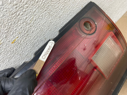 1992 1993 1994 Toyota Camry Center Trunk Rear Tail Light AH6710 LK4