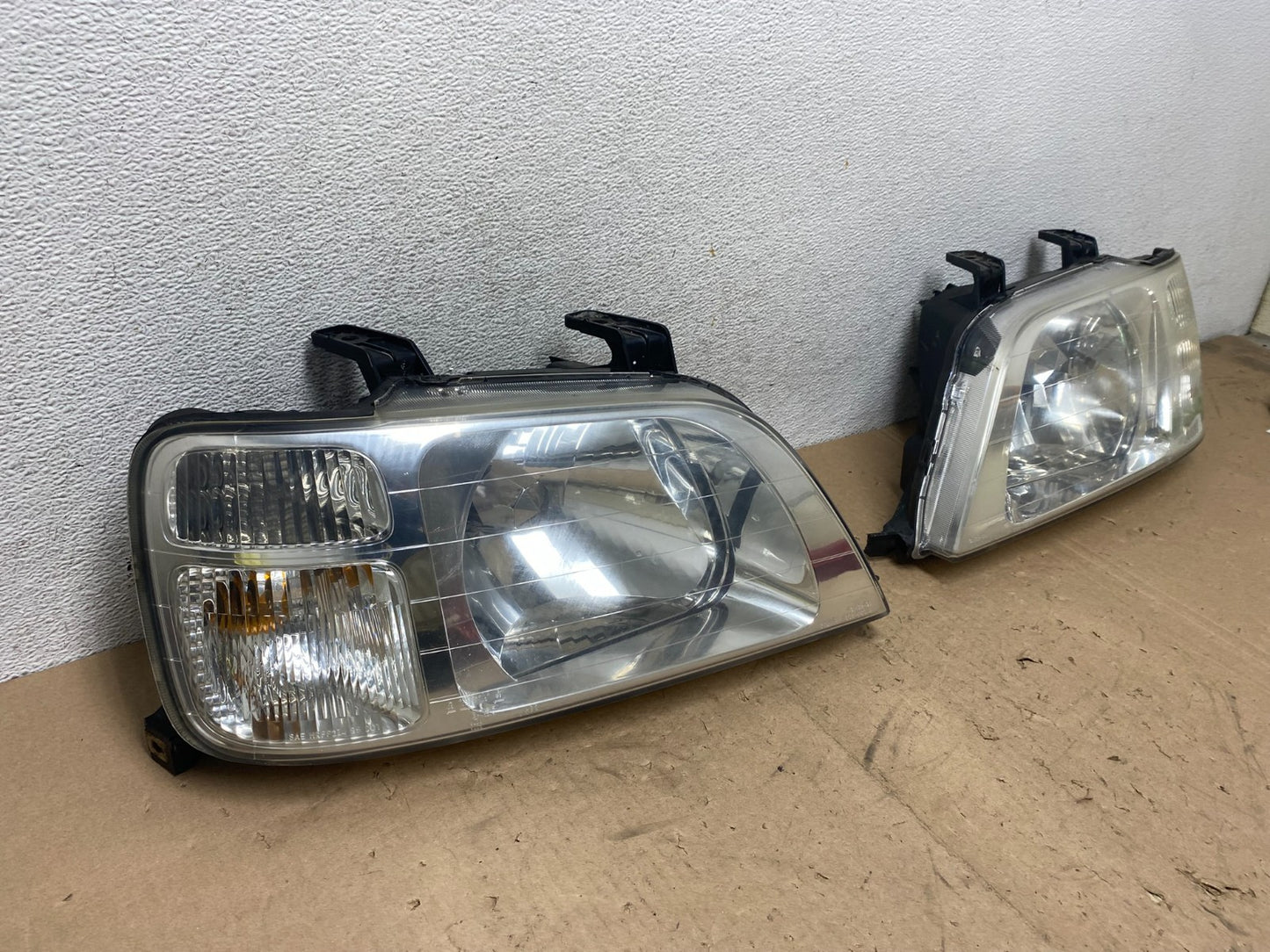 1997 to 2001 Honda CR-V Crv Left+Right Set Chrome Headlights Halogen AG5436 DW1