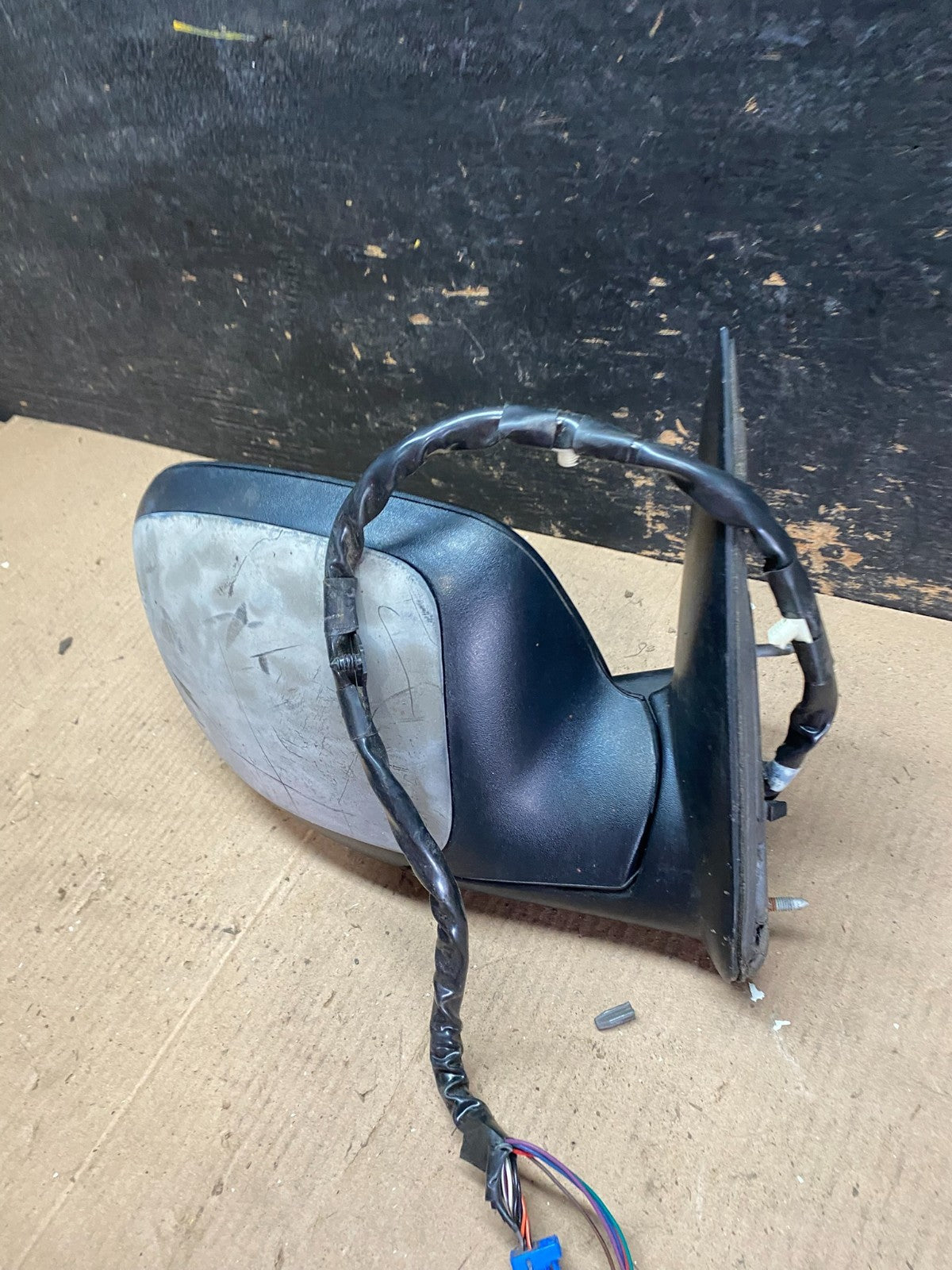 2003-2006 Chevrolet Tahoe Suburban Right Passenger Turn Door Mirror OEM T0250 DG1