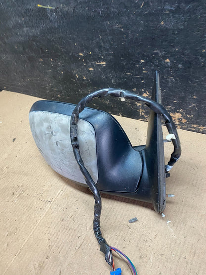 2003-2006 Chevrolet Tahoe Suburban Right Passenger Turn Door Mirror OEM T0250 DG1