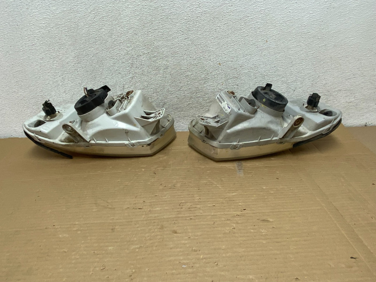 2000 to 2002 Hyundai Accent Left+Right Halogen Headlights AG8955 DW7