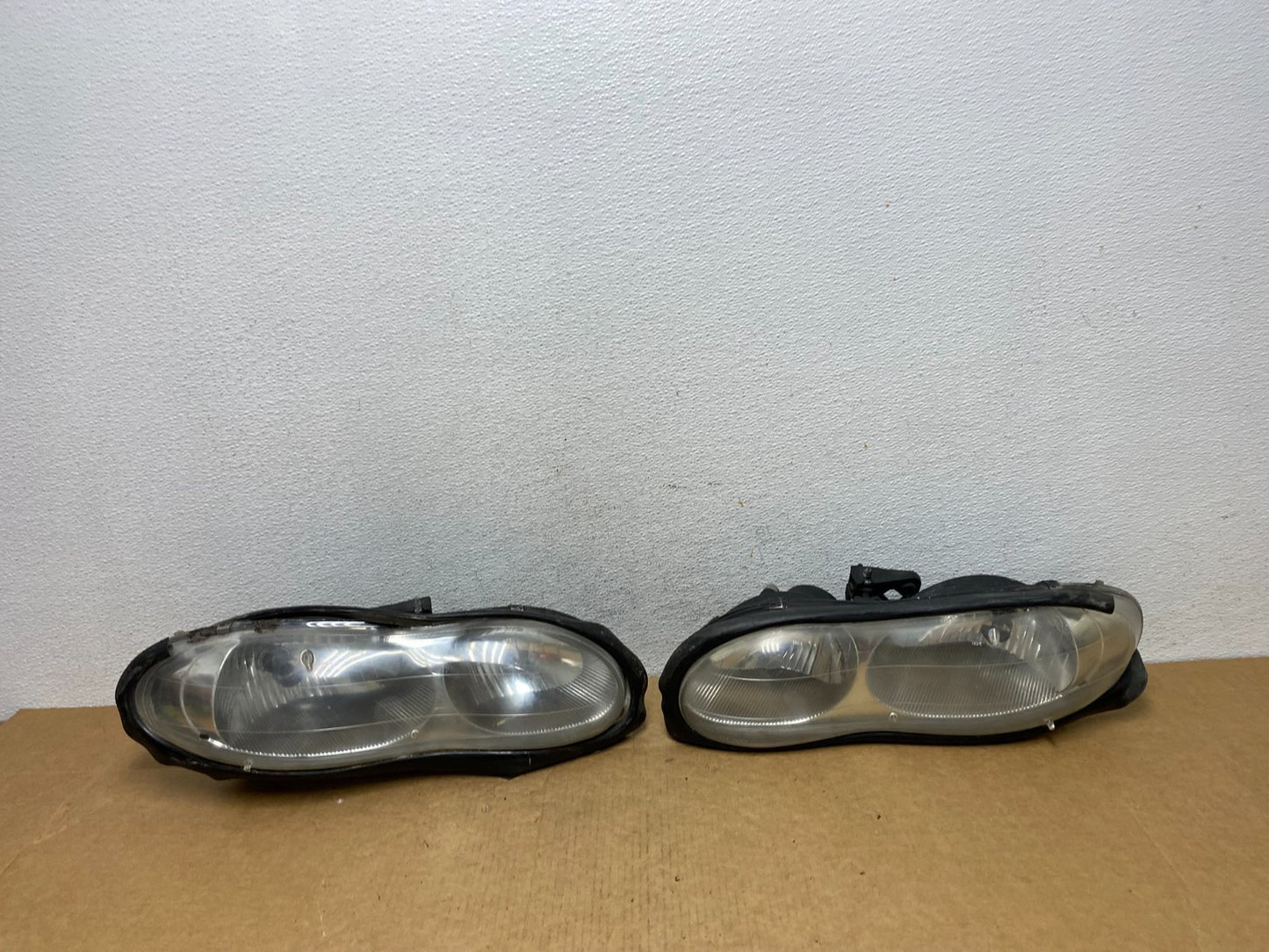 1998 to 2002 Chevrolet Camaro Pair Left and Right Headlights ad4504 DG0