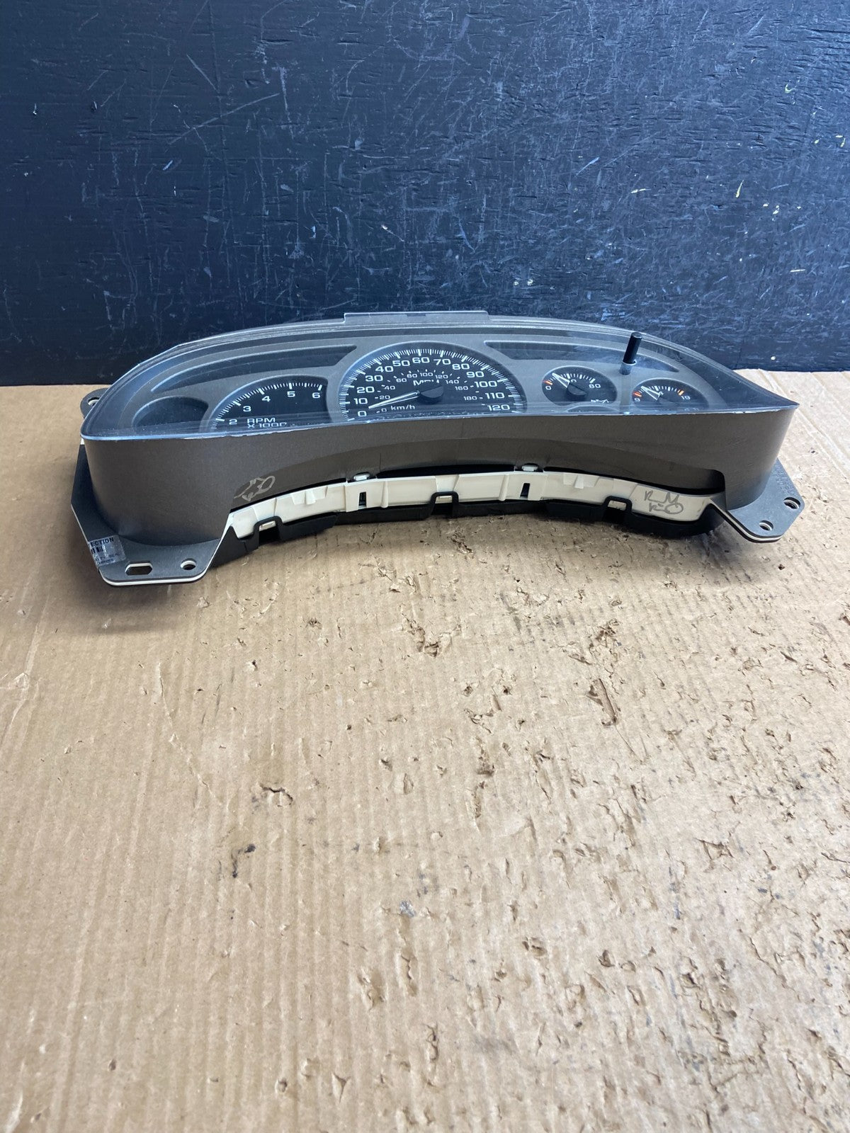 2003 to 2005 Chevrolet Yukon XL Cluster Gauge Speedometer AF1586 DG4