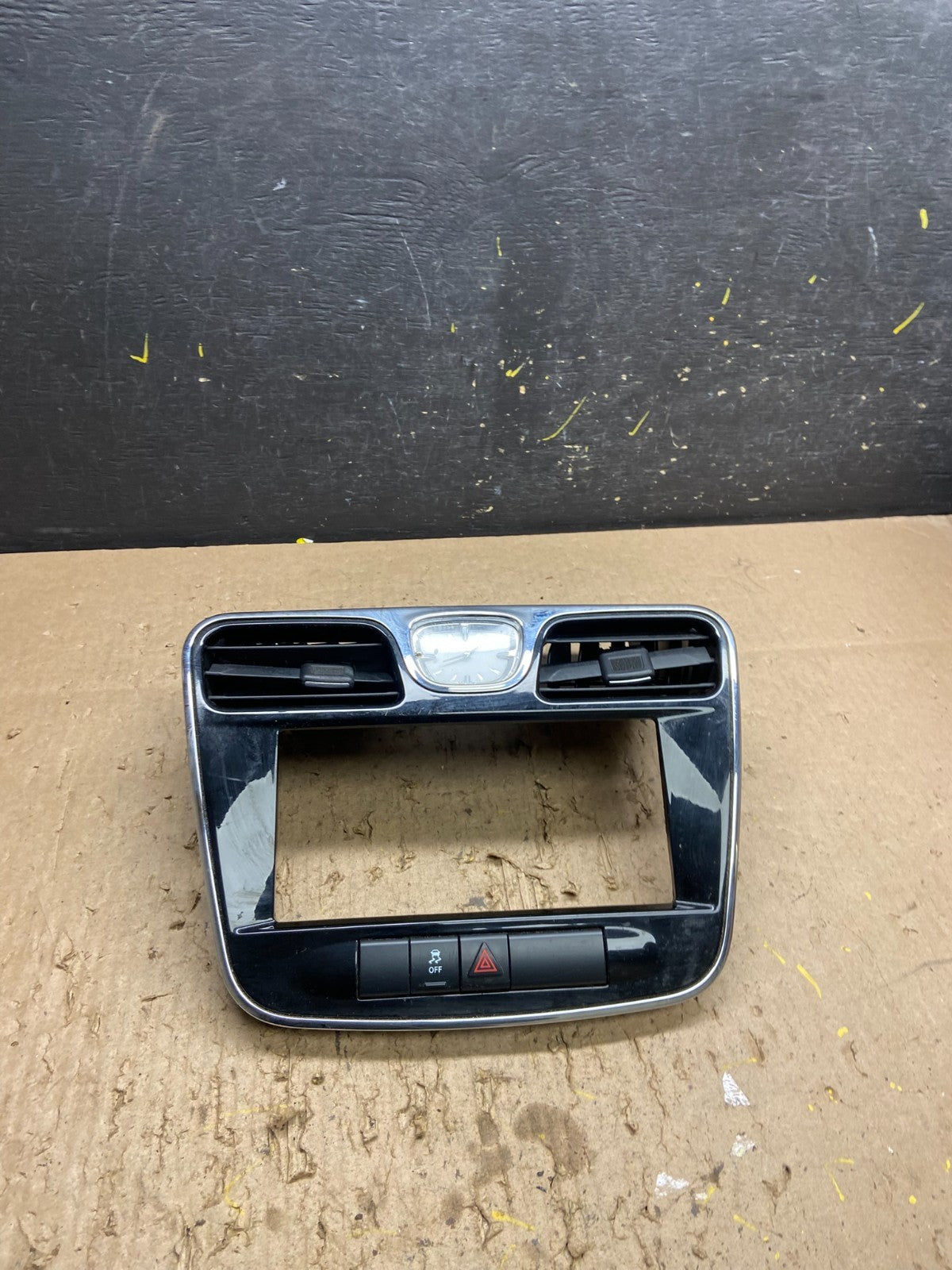 2011 - 2014 Chrysler 200 Dash Radio Bezel Trim Clock Hazard Bezel t8655 DG0