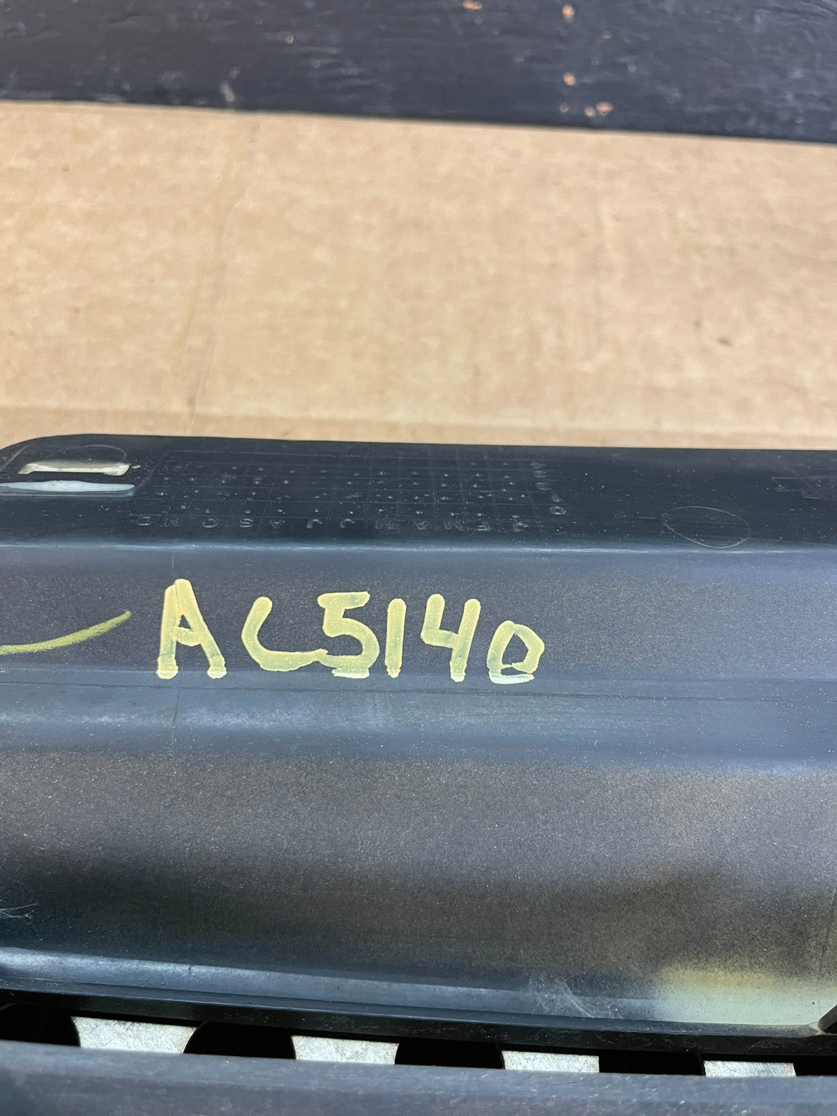 2005 to 2009 Gmc Envoy Denali Front Upper Grill Grille AC5140 DG8