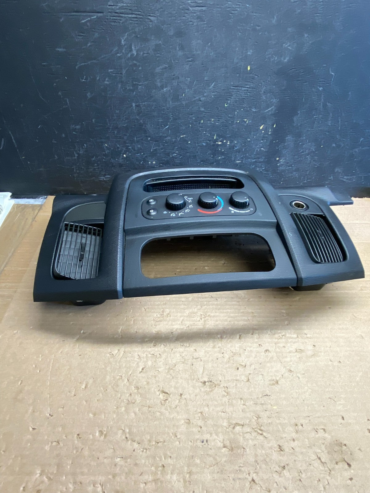 2002 to 2005 Dodge Ram Radio Climate Control Dash Air Vent Bezel Trim AG6232 DG2